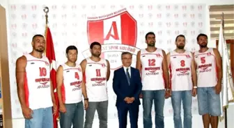 Anakent Basketbol Takımı 6 Oyuncuya İmza Attırdı