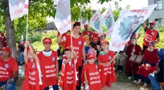 Kocaeli'de İşçilere Desteğe Giden Sendikacı ve İşçi Ailelerine Polis Barikatı