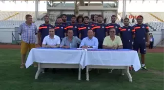 Fethiyespor'da 11 Futbolculu İmza Töreni