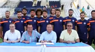 Fethiyespor'da İç Transferde Toplu İmza Töreni