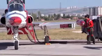 Türk Yıldızları Gökyüzüne Çizdikleri Kalbi Şehitlere Adadı