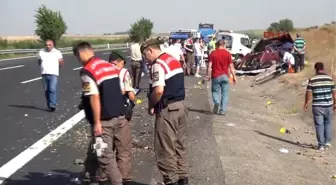 Çorlu Kamyon Emniyet Şeridindeki Otomobile Çarptı: 1 Ölü, 2 Yaralı