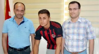 Turgutluspor Hüseyin'i Kadrosuna Kattı