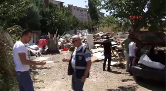 Gecekonduya Yapılan Baskında Asker ve Polise Ait Malzemeler Ele Geçirildi : 4 Gözaltı