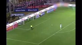 Kaleci Panenka ile Dalga Geçti!