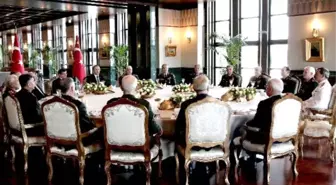 Cumhurbaşkanı Erdoğan, Yüksek Askeri Şura Üyeleri ile Öğle Yemeğinde Bir Araya Geldi