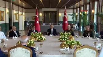 Erdoğan YAŞ'ta Bir Geleneği Yıktı! İlk Gün Yemek Verdi