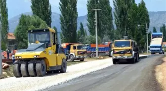 Büyükşehir Belediyesi Zümrütova Yolu Asfaltladı