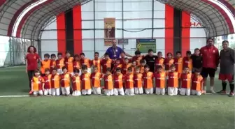 Hedefleri Galatasaray'da Yıldız Futbolcu Olmak