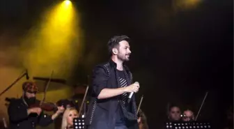 Aşkın Sesi Yalın Harbiye'de Sevenlerini Büyüledi