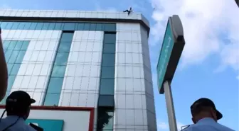 Çatıya Çıkıp Atlamak İsteyen Şahıs 2 Bin 100 TL'ye İkna Oldu