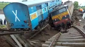 Hindistan'da 2 Yolcu Treni Raydan Çıktı: En Az 24 Ölü