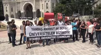 İstanbul Üniversitesi Önünde 'Rektör' Protestosu