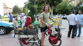 Turistin Atı Öldü, Yola Bisikletle Devam Etti