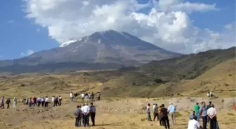 Ağrı Dağı'nda Canlı Kalkan Eylemi