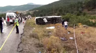 Burdur'da Yolcu Midibüsü Devrildi: 2 Ölü, 11 Yaralı