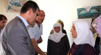 HDP'li Vekiller, Şehit Askerin Ailesini Ziyaret Etti