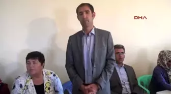 Van Hdp'lilerden Şehit Askerin Ailesine Taziye Ziyareti