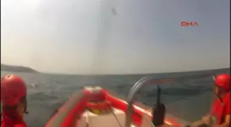 Denizde Çırpınan Genç Kızı Boğulmaktan Kurtardılar