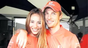 F1 Pilotunu Gazla Soydular