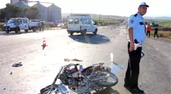 Kamyonun Çarptığı Motosikletin Sürücüsü Öldü
