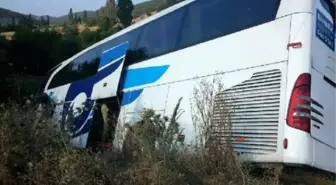 Kırkağaç'ta Otobüs Tır'a Çarptı: 13 Yaralı