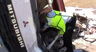 Konya?da Devrilen Kamyonun Sürücüsü Öldü