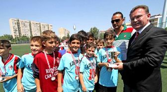 Miniklerin Futbol Turnuvasında Dostluk Kazandı