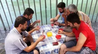'Bici Bici' Yapıp Satan Melahat Ananın Günlük Kazancı Bin 800 Lira