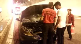 Bolu Tüneli'nde Motoru Alev Alan Otomobil Yandı