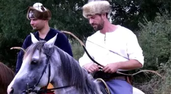 Issız Adam Attan Düştü