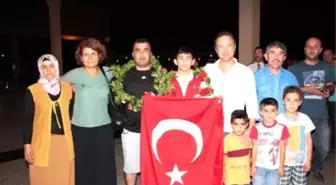 Avrupa Şampiyonu Davul Zurnayla Karşılandı