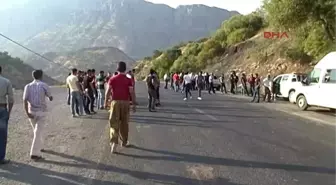 Hakkari'de Canlı Kalkan Olmaya Gidenlere İzin Verilmedi