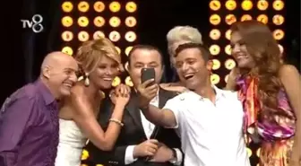 Jüri Üyeleri Sahneye Atlayıp Selfie Çekti