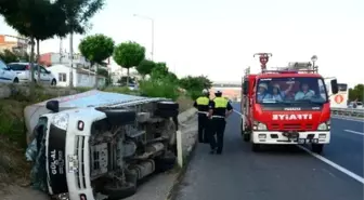 Tekirdağ'da Kamyonet Su Kanalına Devrildi: 2 Yaralı