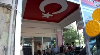 Adıyamanlı Esnaftan Terör Olaylarına Bayraklı Tepki