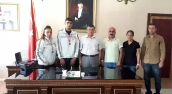 Kaymakam Ada, Başarılı Sporcuları Ödüllendirdi