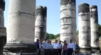 Vali Bektaş, Sardes Antik Kenti'ndeki Kazı Çalışmalarını İnceledi