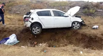 Erzincan'da Otomobil Takla Attı: 1'i Ağır 4 Yaralı