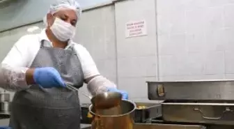 Her Gün İhtiyaç Sahibi 2 Bin Kişiye Sıcak Yemek Ulaştırılıyor