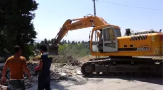 Sağlık Bakanı Müezzinoğlu'nun Evi Yıkıldı