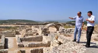 Başkan Turgut, Silifke Kalesi'ndeki Kazı Çalışmalarını İnceledi