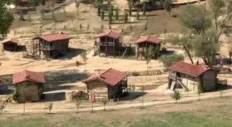 Arkeolojiyi, Kazı Alanında Pratik Yaparak Öğreniyorlar