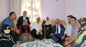Evi Yanan Yaşlı Kadına Valilik El Uzattı