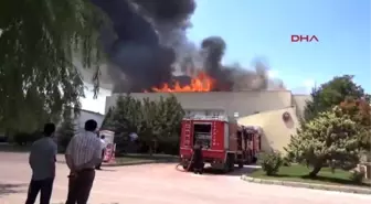 Fakültedeki Yangın Kontrol Altına Alınarak Söndürüldü