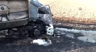 Tanker ile Otomobil Çarpıştı: 3 Yaralı