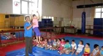Minik Yürekler Cimnastik Yapıyor