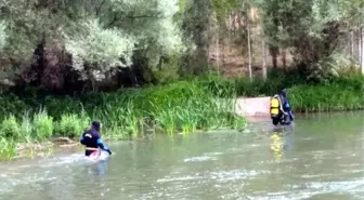 Tomarza'da Irmağa Giren 17 Yaşındaki Genç Kayboldu