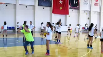 Başkanlar Voleybol Spor Okulunu Ziyaret Etti