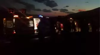 Çorum Tır Yola Çıkan Üstü Açık Otomobili Ezdi : 2 Ölü, 1 Yaralı